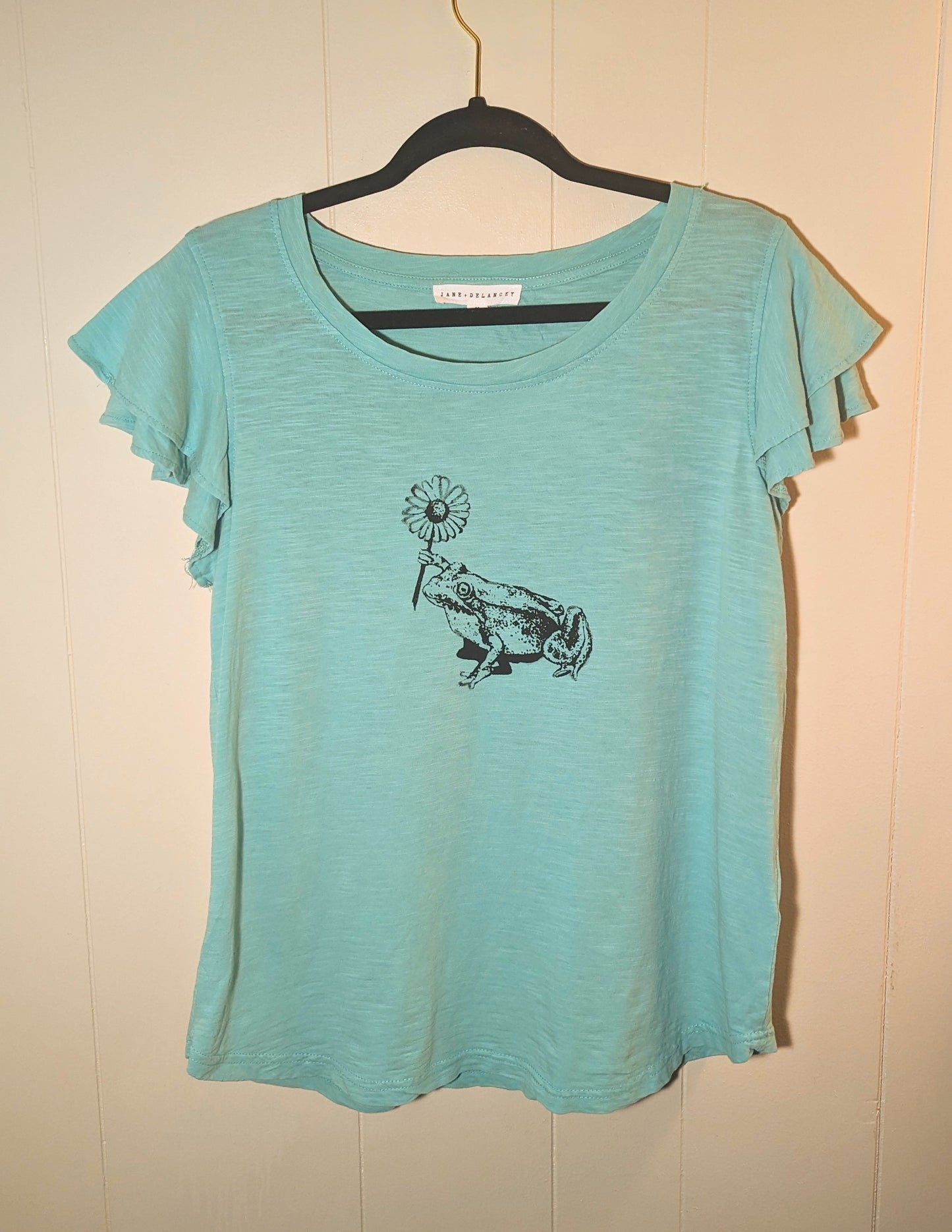 Women's medium frog shirt